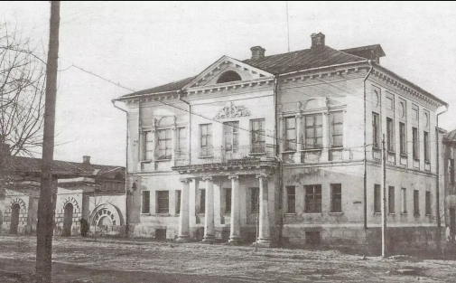 Из истории улицы Суворова.